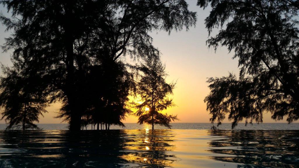 Coriacea Beachfront Boutique Phuket Resort - SHA Plus Mai Khao Extérieur photo