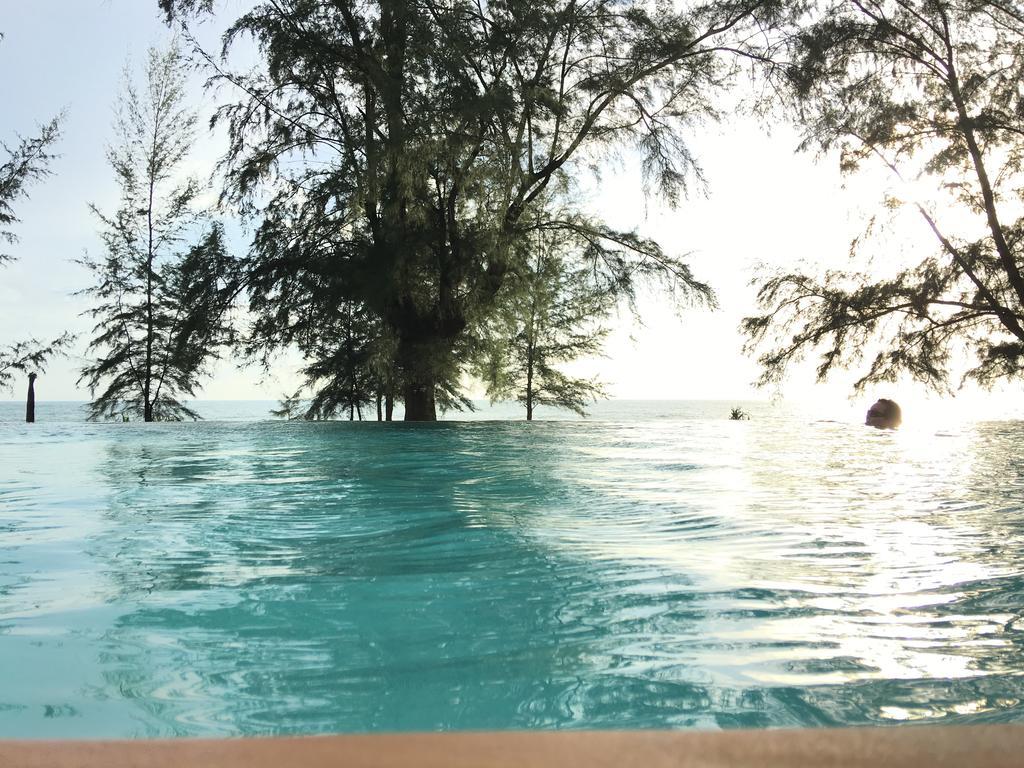 Coriacea Beachfront Boutique Phuket Resort - SHA Plus Mai Khao Extérieur photo